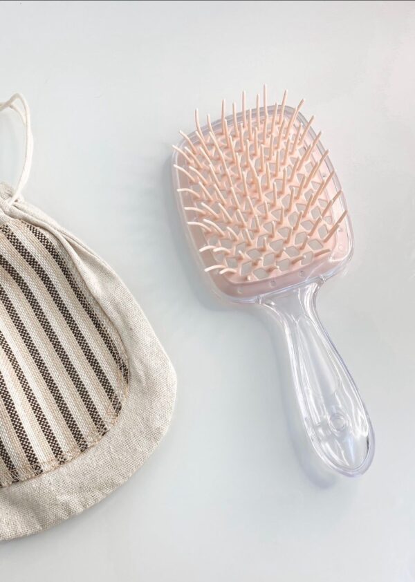 مشط لفك تشابك الشعر Comb to untangle the hair