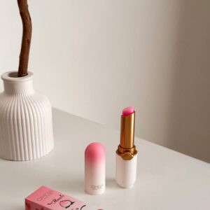 مرطب ومورد الشفاه Moisturizer for lips